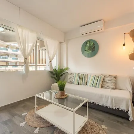 Seafront! Private Terrace - Ac & Wifi 아파트