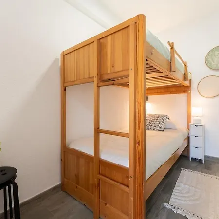 아파트 Seafront! Private Terrace - Ac & Wifi 살루