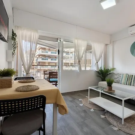 아파트 Seafront! Private Terrace - Ac & Wifi