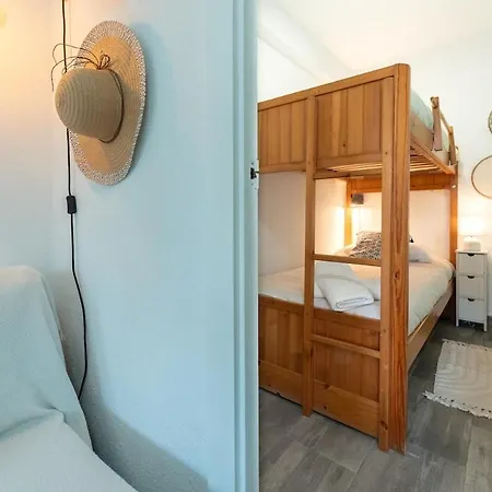 아파트 Seafront! Private Terrace - Ac & Wifi 살루